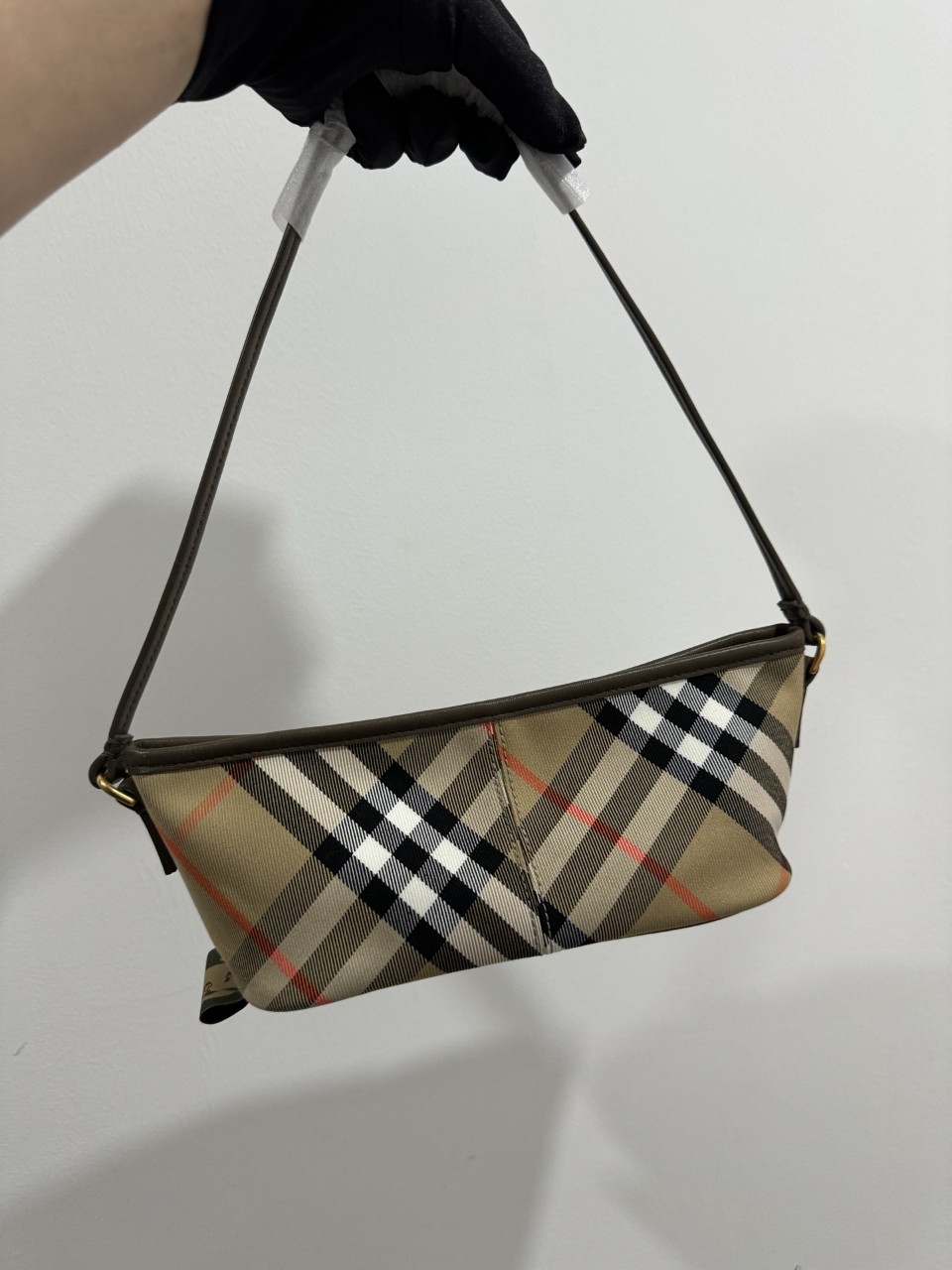 [버버리] FW24 여성 빈티치 체크 숄더백 8095296 LS SIMPLE BAGUETTE CJ1 C1309 20x10x9cm #vvip공장