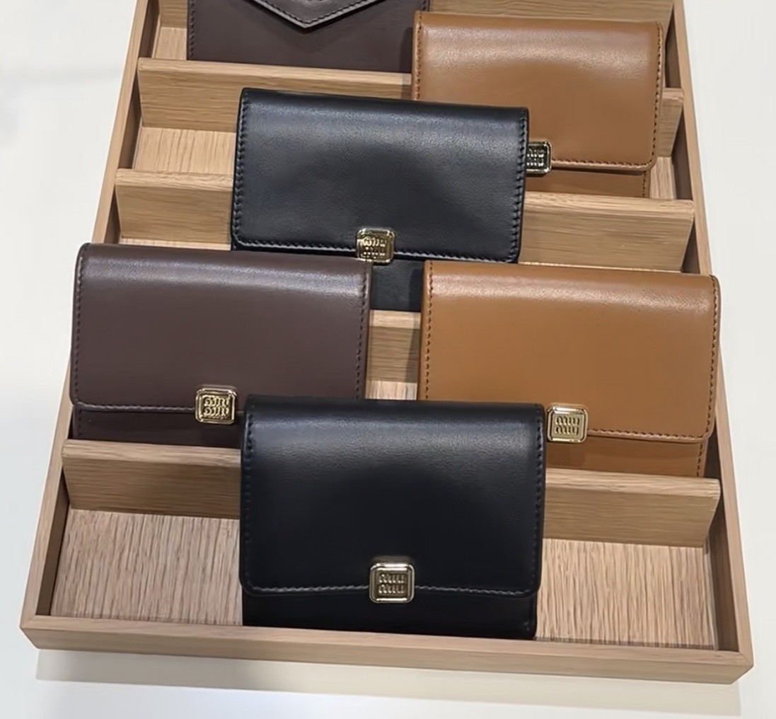 미우미우 MIU MIU 플랩 카드지갑 명함지갑 11x2x8cm