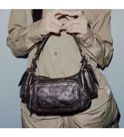 미우미우 MIU MIU 나파 가죽 포켓 백 5BC146 21x6x12cm