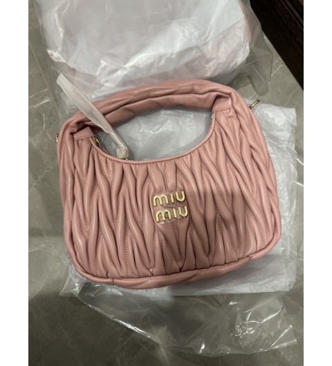 미우미우 완더 마테라쎄 나파 스몰백 앨러배스터 핑크 5BC125 AN88F0E18VOOY 20x17x6cm #vvip공장