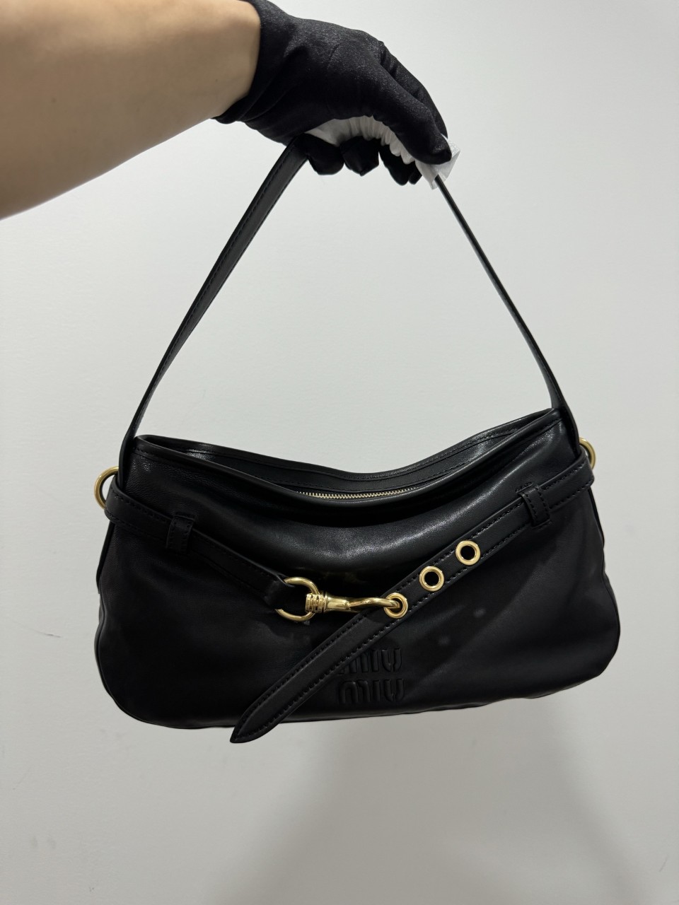 미우미우 아방뛰르 나파 가죽 가방 Aventure nappa leather bag 5BC182 2BBL F0NBL V OOO 33x19x5cm #브이브이아이피공장