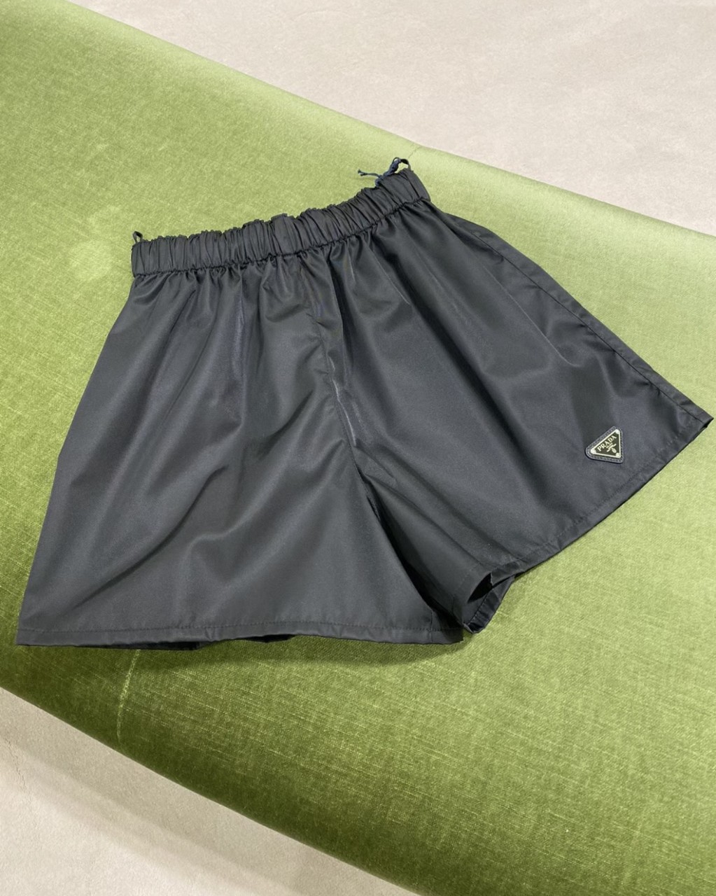 프라다 리나일론 쇼츠 블랙 PRADA 22C757_1WQ8_F0002_S_231 36 38 40