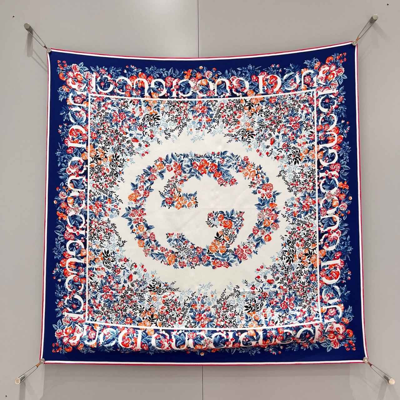 구찌 GUCCI 실크 스카프 90x90cm 100% 실크