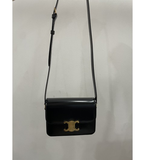 셀린느 트리오페 숄더백 틴 트라이엄프 블랙 샤이니 카프스킨 188423BF4.38NO 18.5x14x6cm #vvip공장