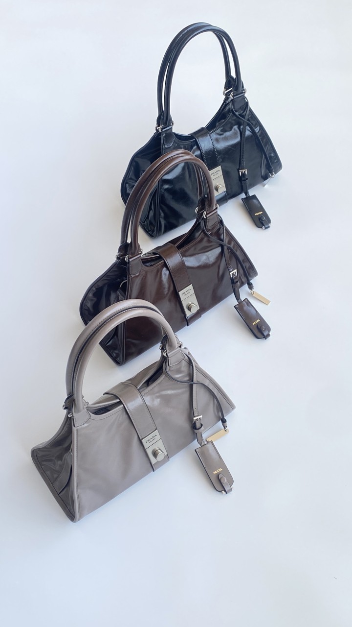 프라다 트라페즈 실루엣 미디엄 쇼핑백 1BG563OOO2CYR F0002 32x21x15cm #티무역
