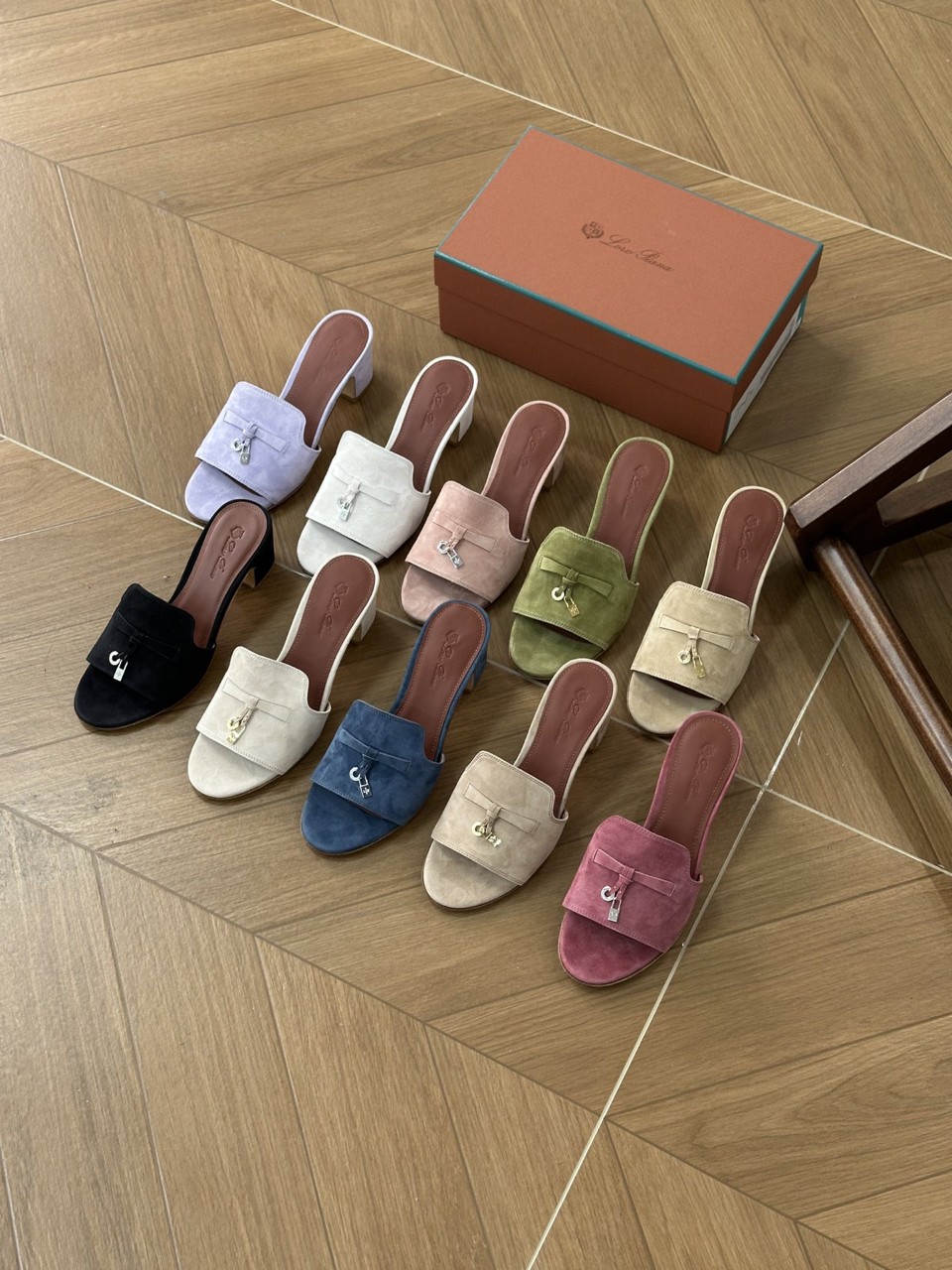 25SS 로로피아나 Summer Charms 스웨이드 샌들 TP556681862 35~40 굽 6.5cm