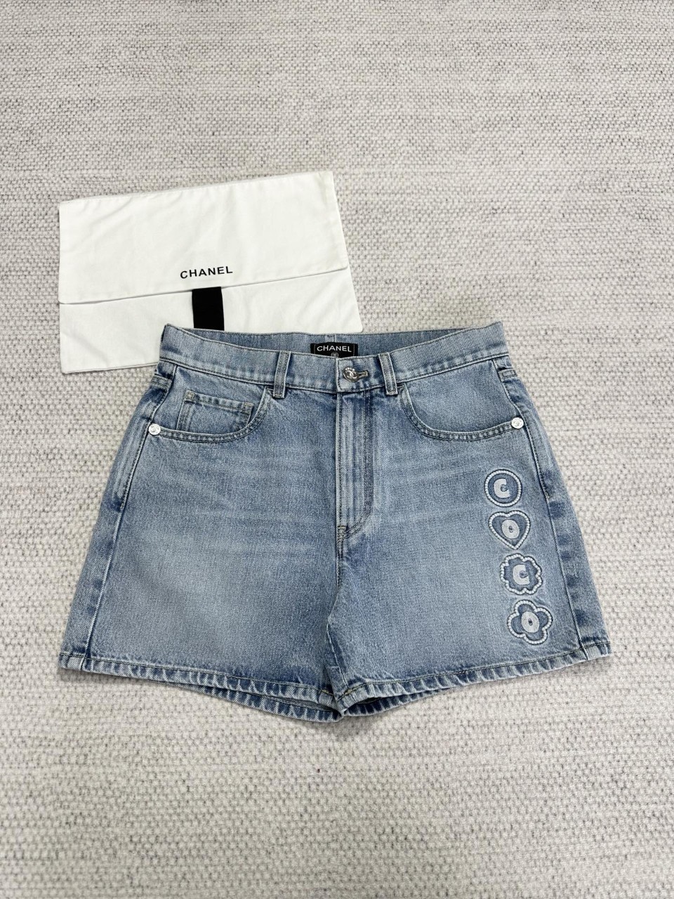 샤넬 25SS 코코비치컬렉션 CC로고 자수 쇼트 청바지 블루 P78558 34 36 38 #타지아