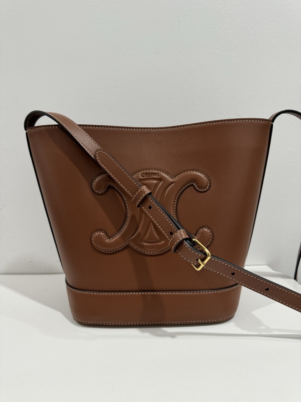 셀린느 스몰 퀴르 트리옹프 버킷백 부드러운 카프스킨 113783DU3 24x22x13cm #vvip공장