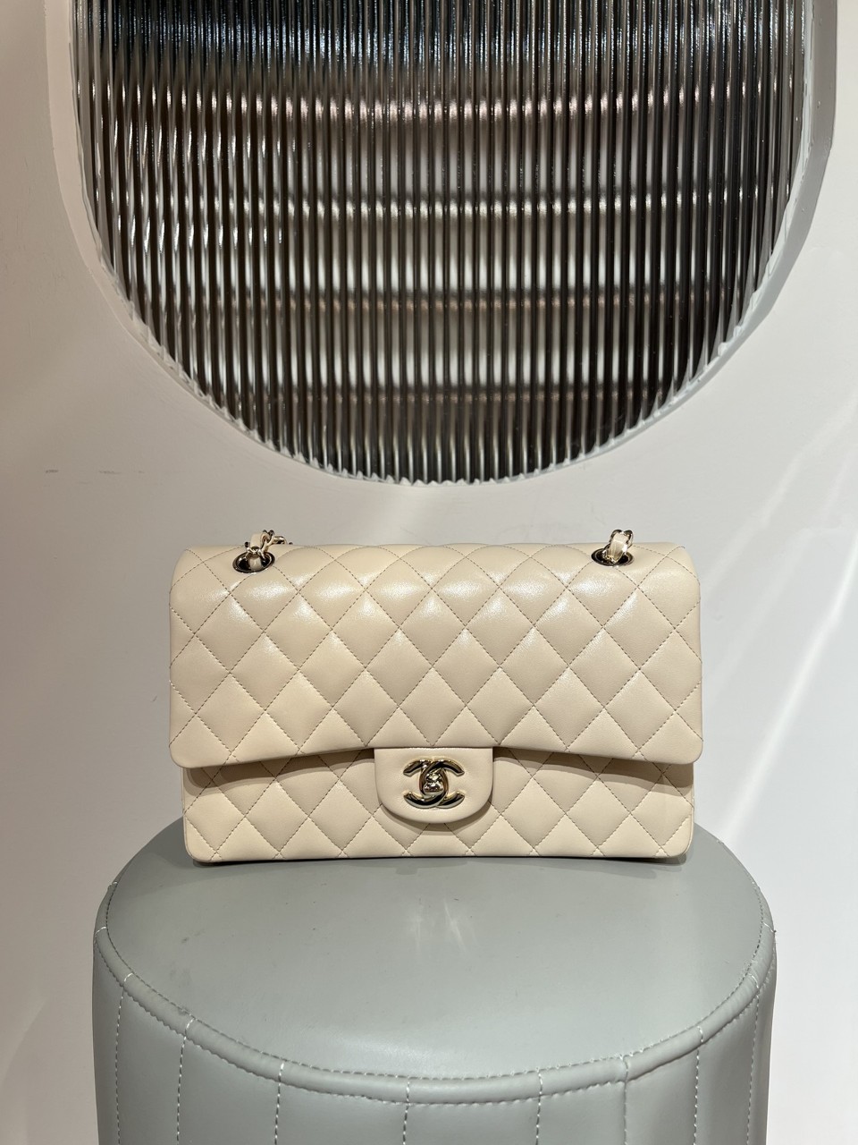 샤넬 CHANEL 클래식 미듐 클미 램스킨 골드 베이지 A01112 [사이즈] 25.5cm #지존샵