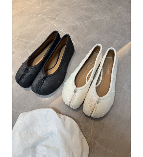 MAISON MARGIELA 메종마르지엘라 여성 플랫 슈즈 뉴 타비 Dancer S58WZ0127P8159HA837 블랙/화이트 35~39