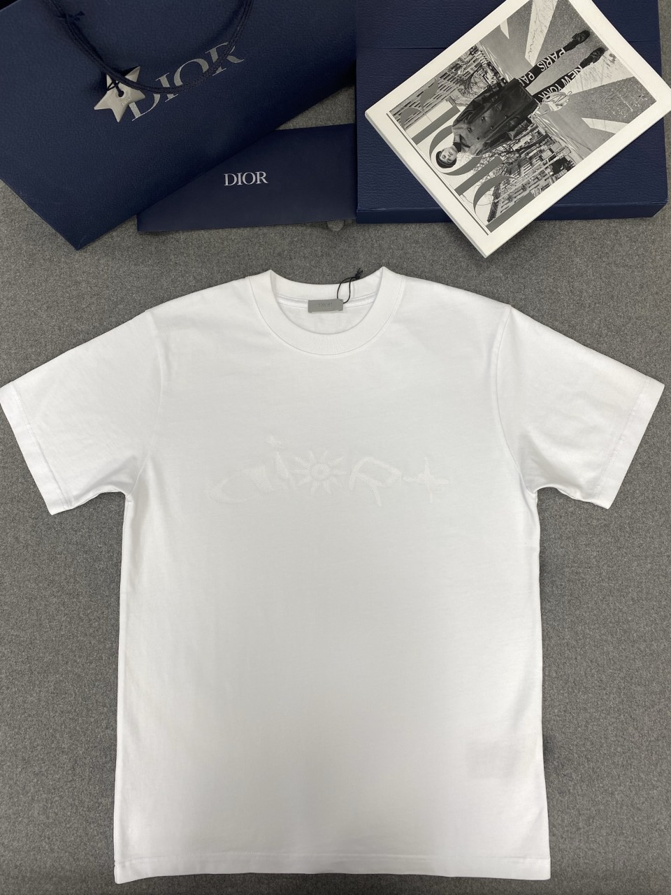 디올 티셔츠 릴랙스핏 자수 디자인 593J696V0554_C080 S M L XL
