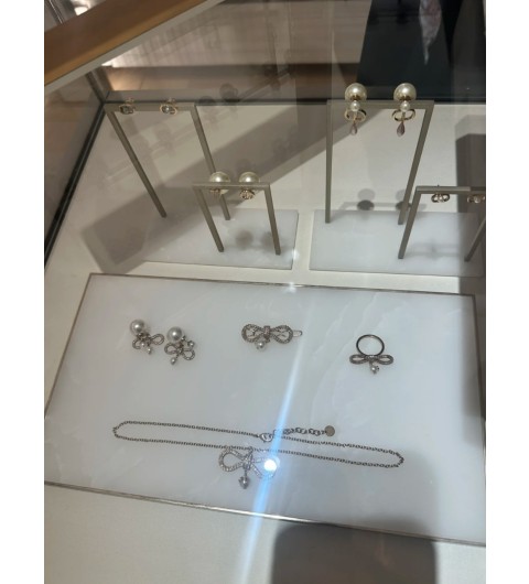 DIOR 디올 V1410WOMCY 르 노외 드 헤어 클립 골드 피니쉬