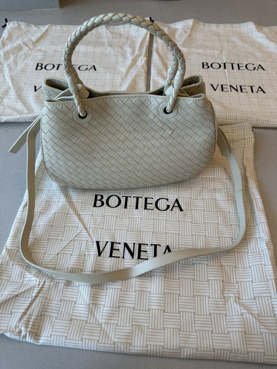 보테가 베네타 베스킷 폰단트 836261V08Z02272 31x18.5x16cm