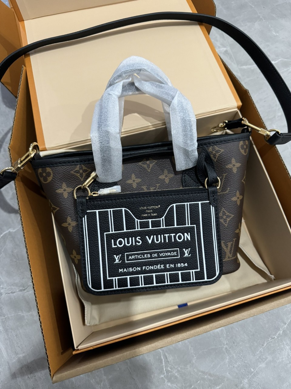 루이비통 LV 네버풀 반둘리에 인사이드 아웃 BB M12099 26.5x11x16.5cm
