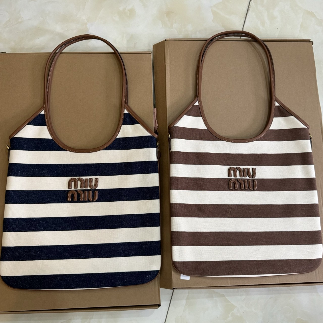 미우미우 아이비 캔버스 가죽 가방 블루 베이지 5BG231_2IBB_F067K_V_MLF 42x35x5cm #vvip공장