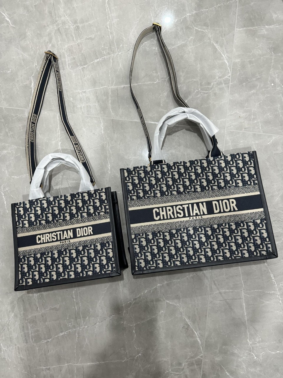 디올 오블리크 북토트 스몰/미듐 크로스백 스몰 26.5x21x14cm, 미듐 36.5x28x17cm #vvip공장