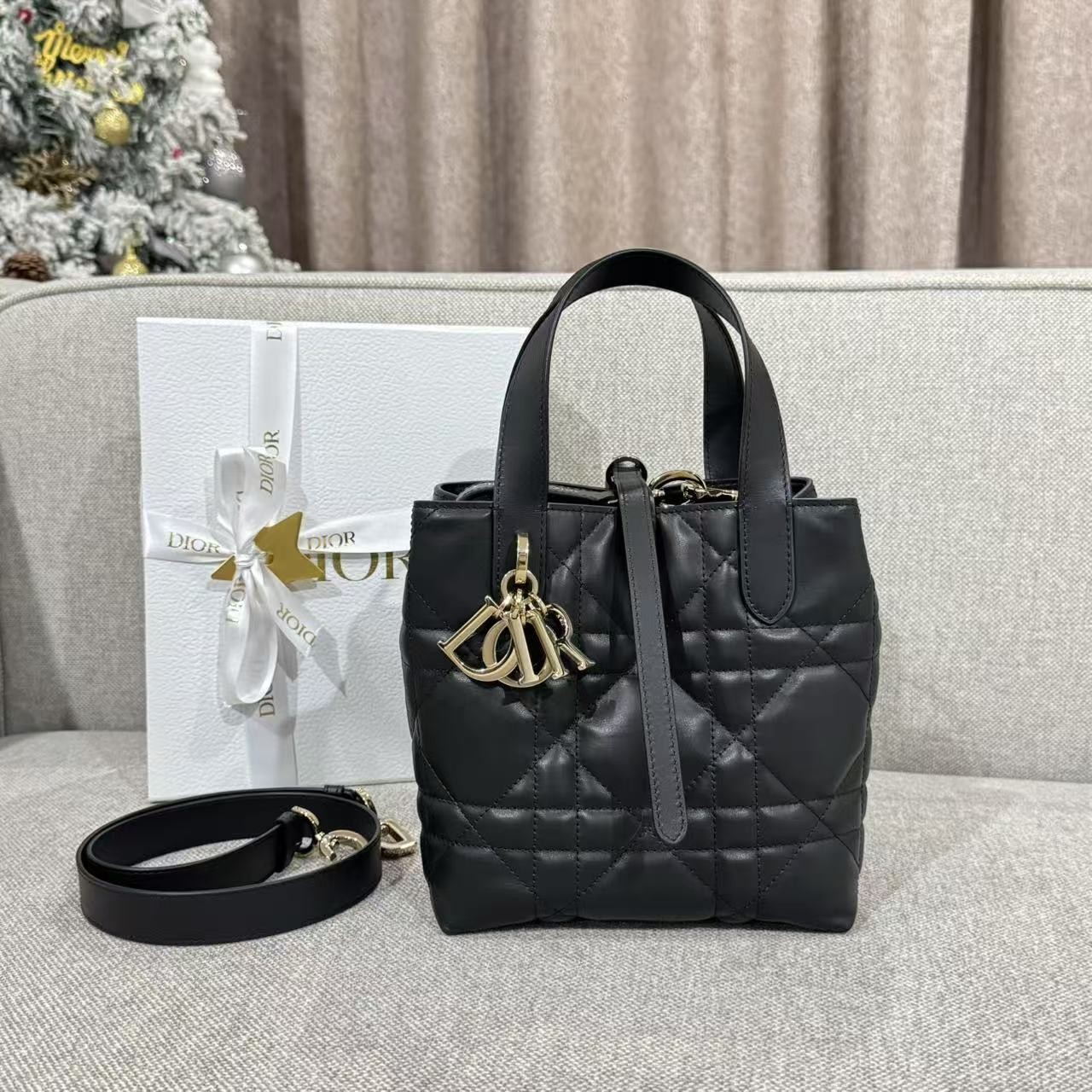 디올 뚜주흐 버티컬 토트백 스몰 매크로까나쥬 블랙 M2835OSNW M900 18.5x18.5x13cm #아더샵