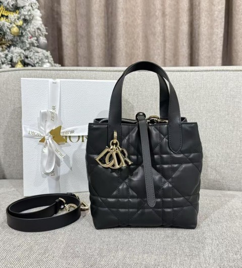 디올 뚜주흐 버티컬 토트백 스몰 매크로까나쥬 블랙 M2835OSNW M900 18.5x18.5x13cm #아더샵