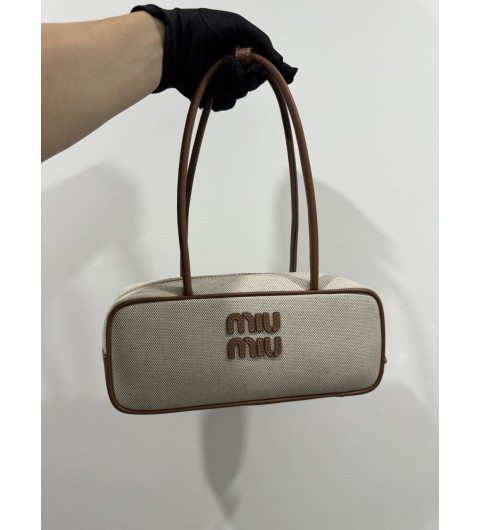 미우미우 MIUMIU 캔버스 및 가죽 보 백 5BB173_ACRN_F062F_V_OWM 28x11.5x8cm