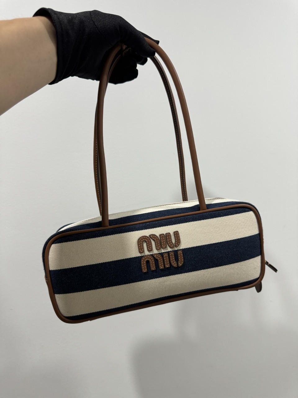 미우미우 캔버스 가방 가죽 보 백 5BB173 2IBB F067K V OWM 28x11.5x8cm