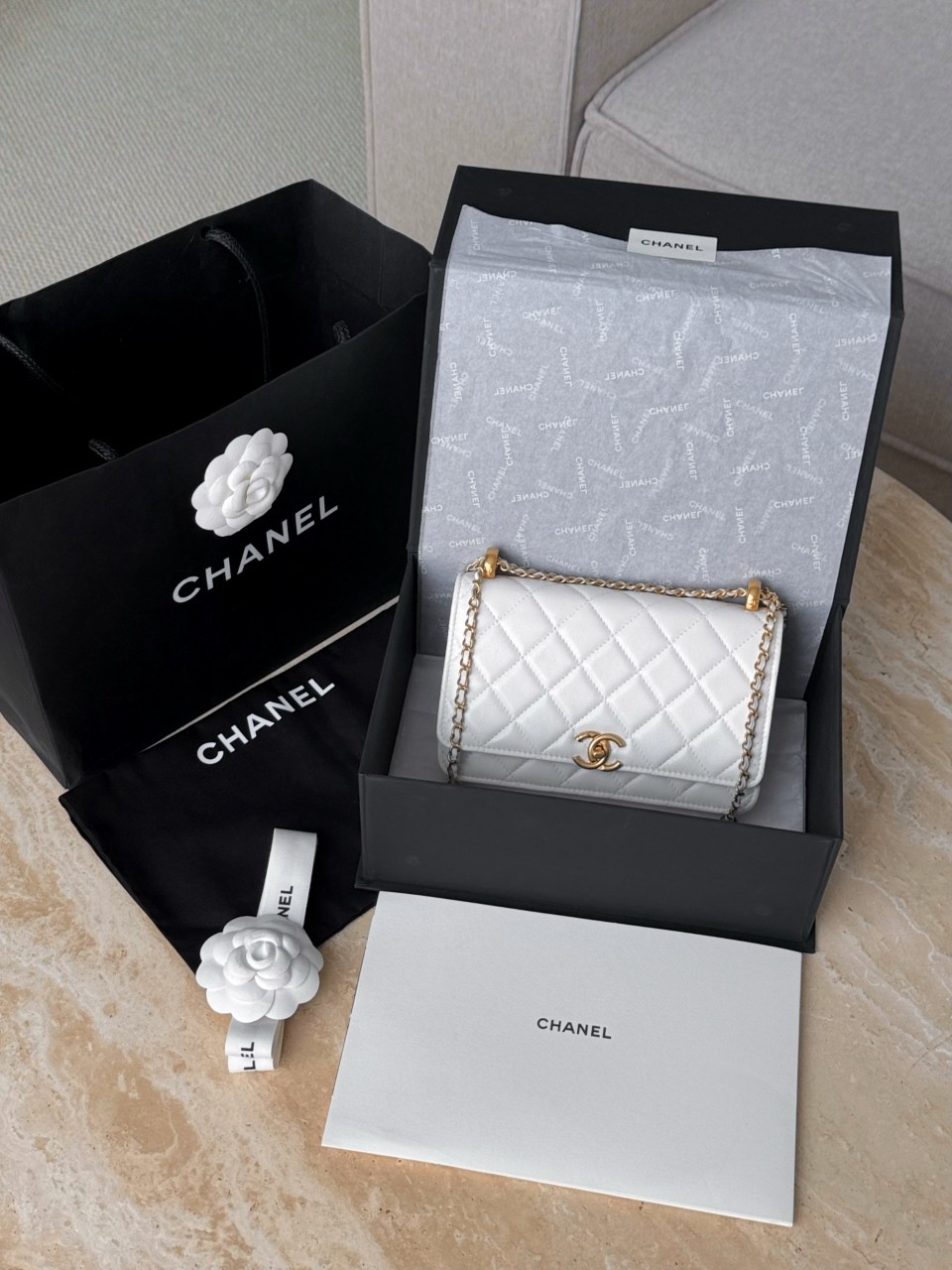 샤넬 25SS WOC 턴락 CC로고 체인 지갑 미니백 체인 조절 화이트 카프스킨 AP2289 12.3x19.2x3.5cm #아더샵