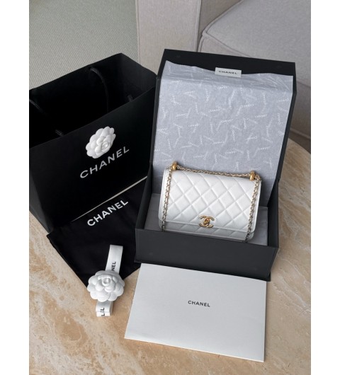 샤넬 25SS WOC 턴락 CC로고 체인 지갑 미니백 체인 조절 화이트 카프스킨 AP2289 12.3x19.2x3.5cm #아더샵