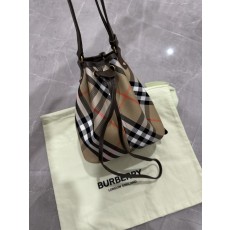 25SS 버버리 빈티지 체크 드로스트링 파우치백 8093916 B9368 18x19.5x10.5cm #vvip공장