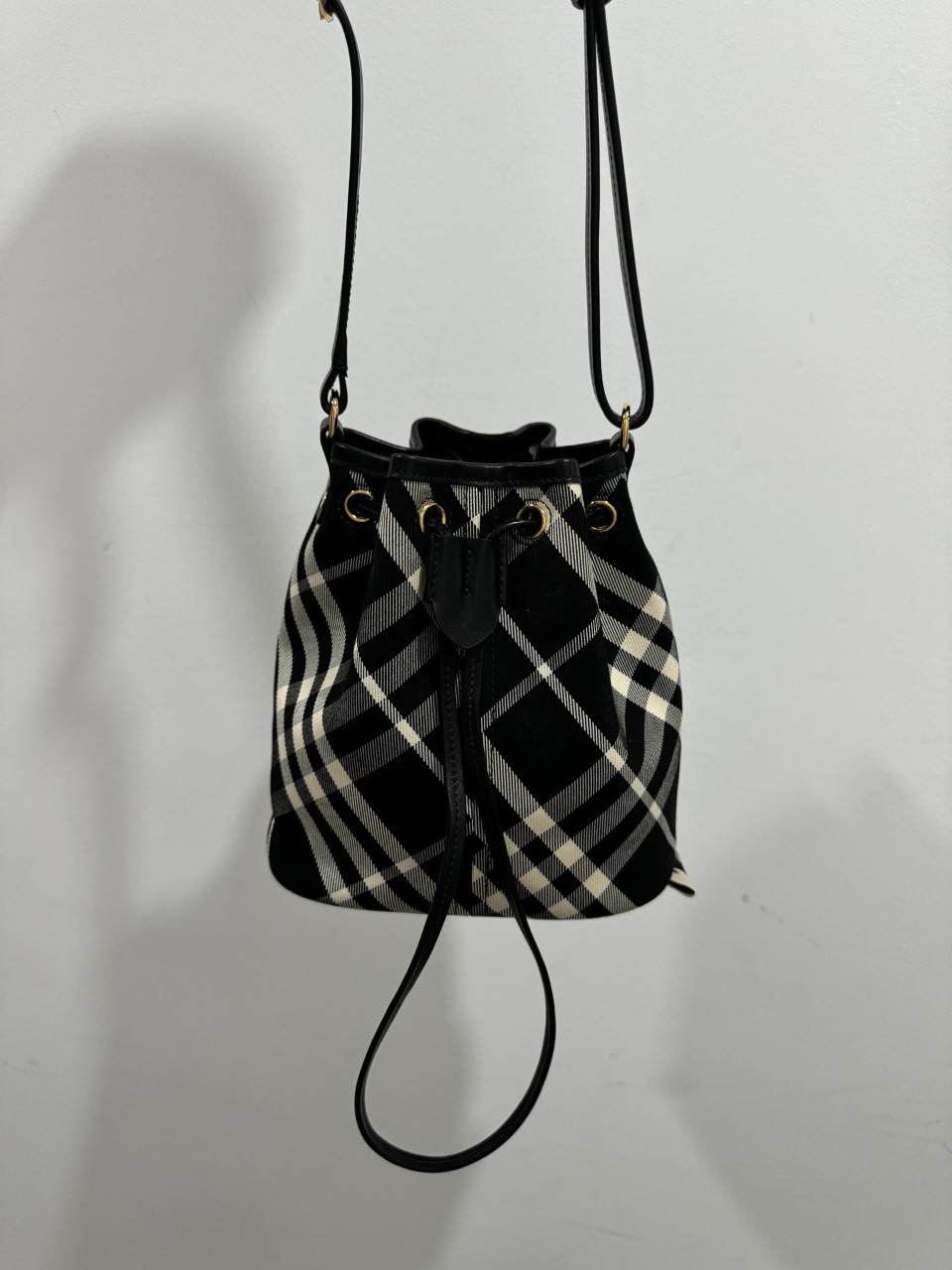 버버리 BURBERRY 미니 체크 버킷백 8095057 18x19.5x10.5cm #vvip공장