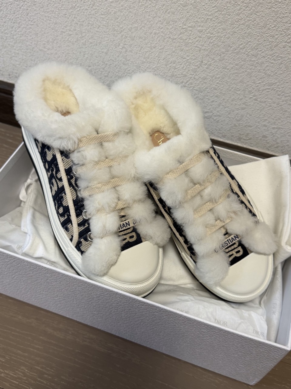 디올 Walk'n'Dior 플랫폼 스니커즈 딥 블루 Dior Oblique 자수 코튼 & 화이트 시어링 KCK398OCH_S56B 35~40