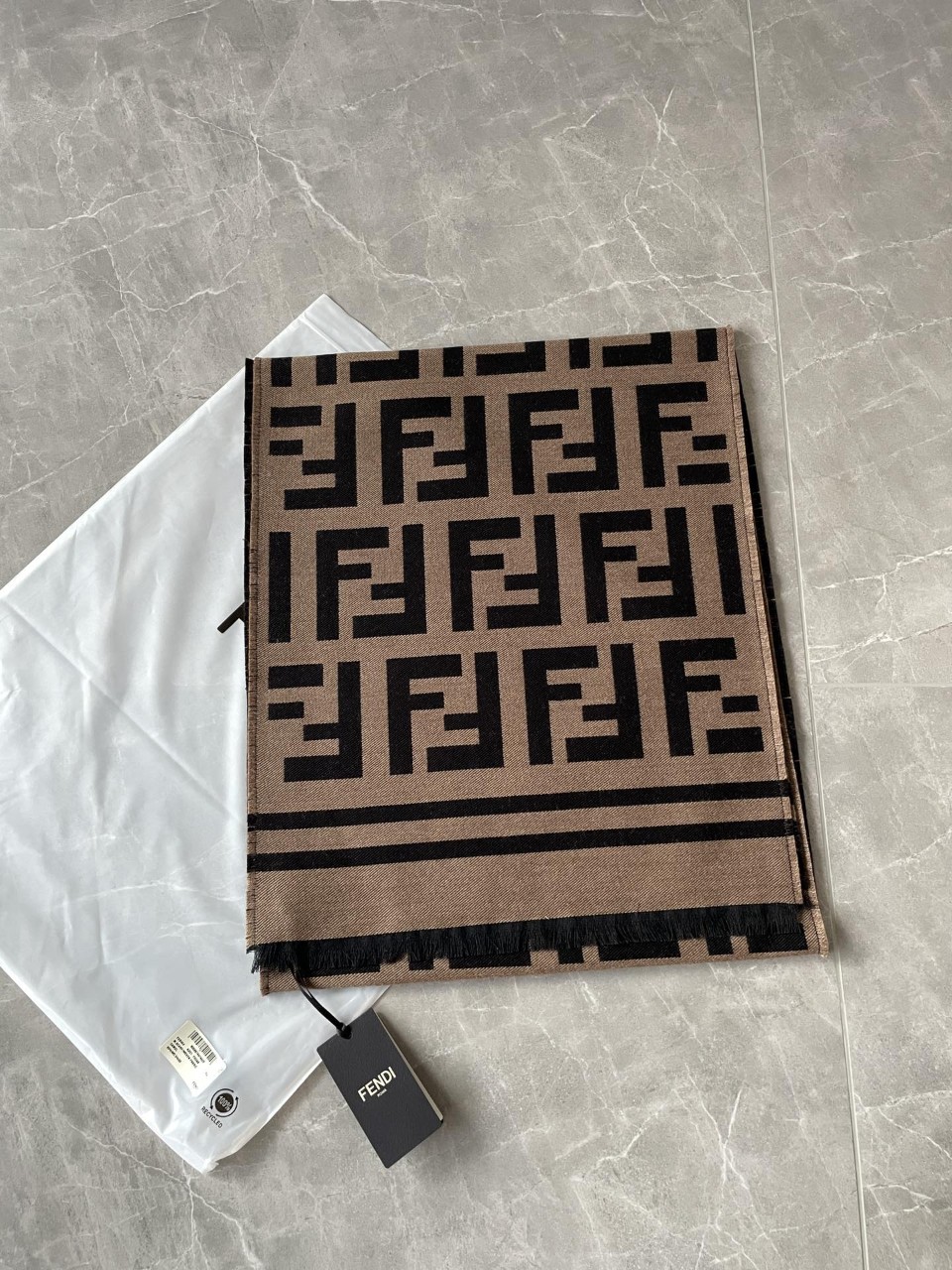 펜디 FENDI 울 및 실크 FF 자카드 스카프 - 브라운 / FXS424A3Q1F0QB8 180x35cm #vvip공장