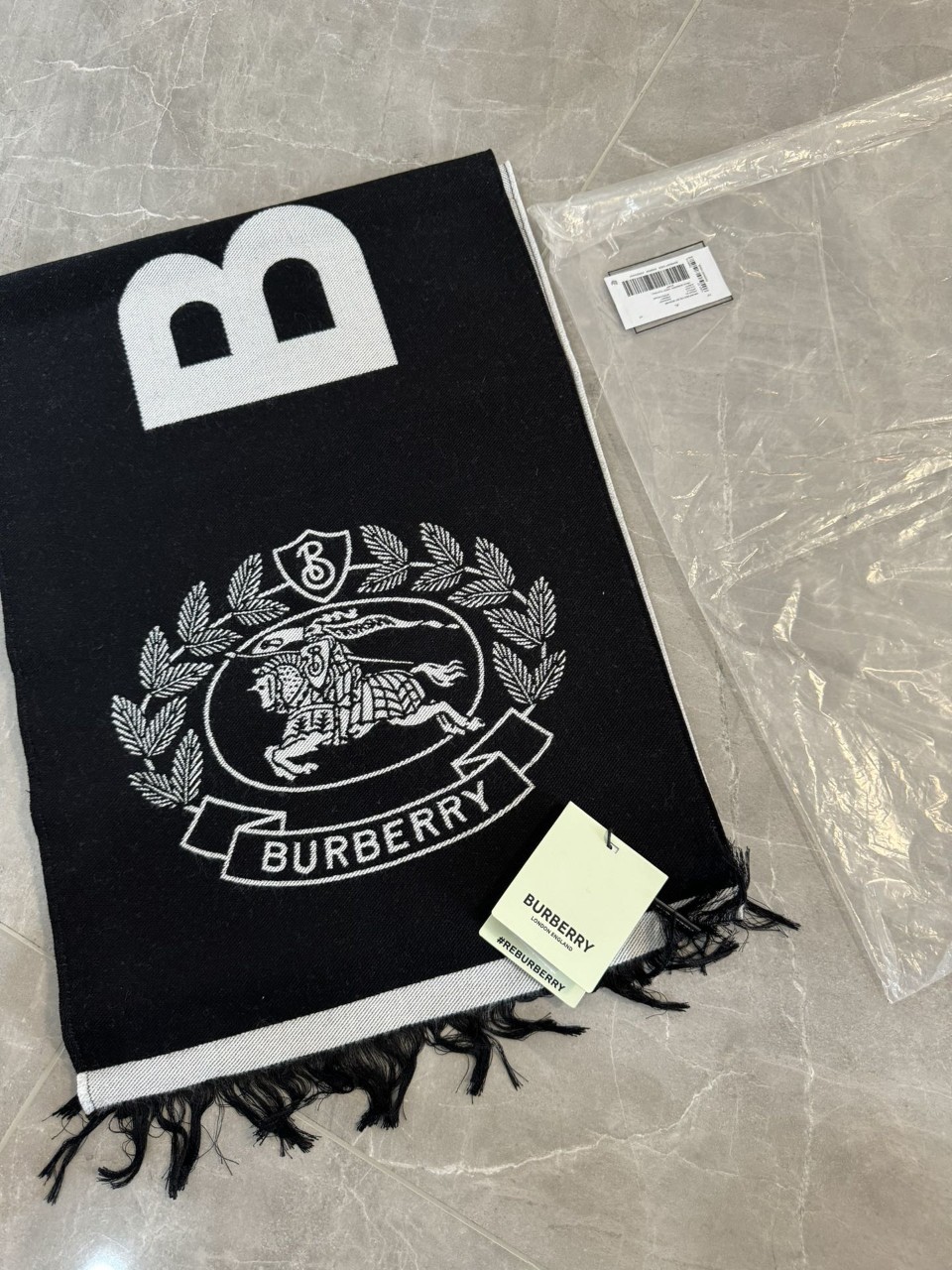 버버리 로고 앤 EKD 울 실크 자카드 스카프 모노크 롬 | Burberry #vvip공장