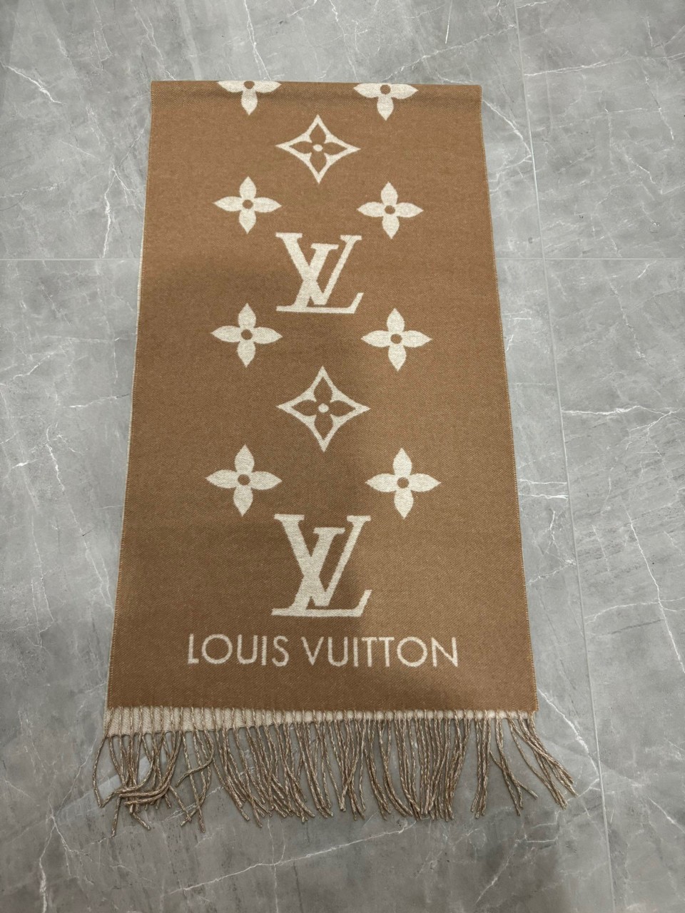 루이비통 LOUIS VUITTON 레이캬비크 스카프 머플러 #vvip공장