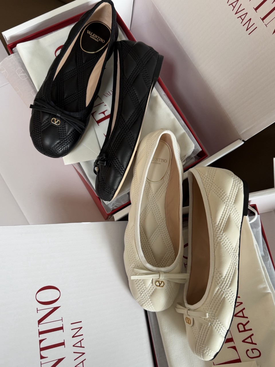 [발렌티노 가라바니] SS25 플랫슈즈 WS0LJ5KHU0NO 34~40