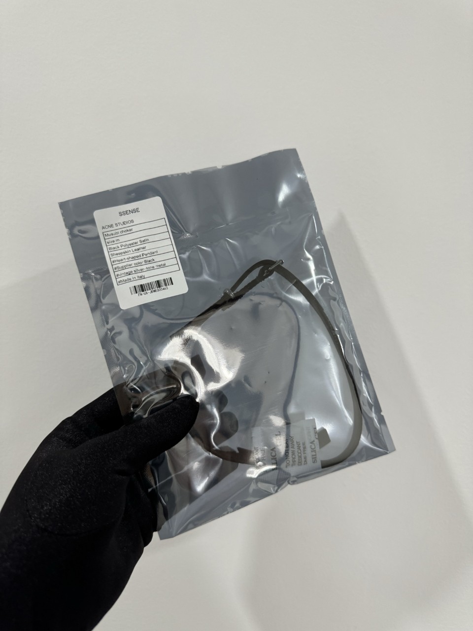 아크네 스튜디오 Acne Studios 블랙 무수비 참 초커 Musubi Charm Choker 목걸이 #vvip공장