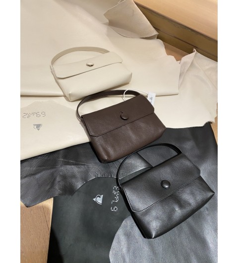 더 로우 샐리 백 레더 W1925L648BLK