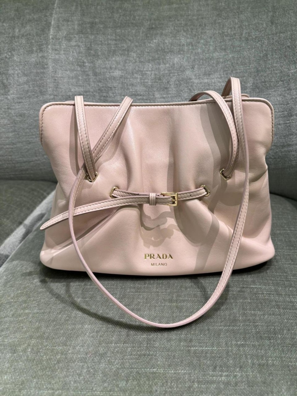 프라다 스몰 다다 나파 1BG586 2DX8 F073X V OOO 25*11.5*18.5cm