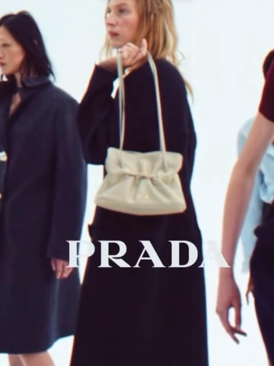 프라다 스몰 다다 나파 1BG586 2DX8 F073X V OOO 25*11.5*18.5cm