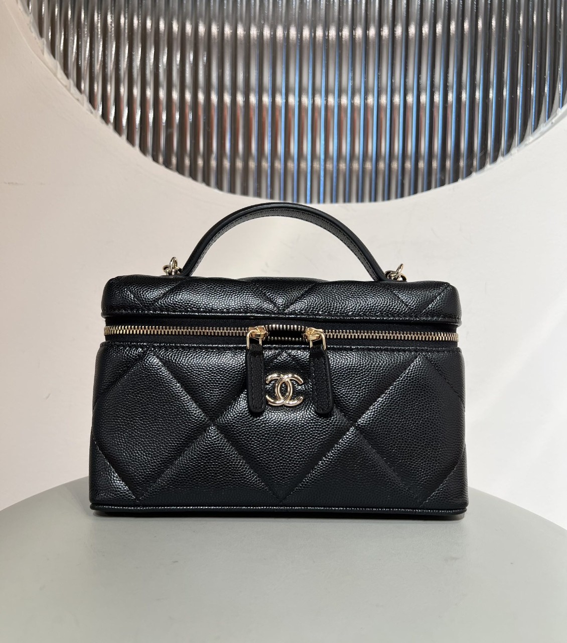 샤넬 베니티백 코스메틱백 탑핸들 체인 크로스백 직사각 샤이니 캐비어 금장 블랙 AP4936 #지존샵