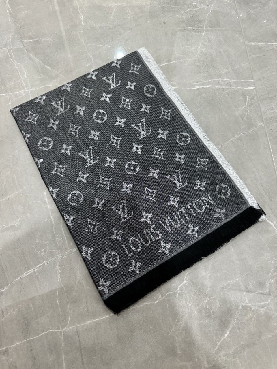 루이 비통 모노그램 클래식 머플러 스카프 울과 실크 혼방 실크 190*70cm 40% + 캐시미어 24% + 비스코스 26% 폴리에스터 10% #vvip공장