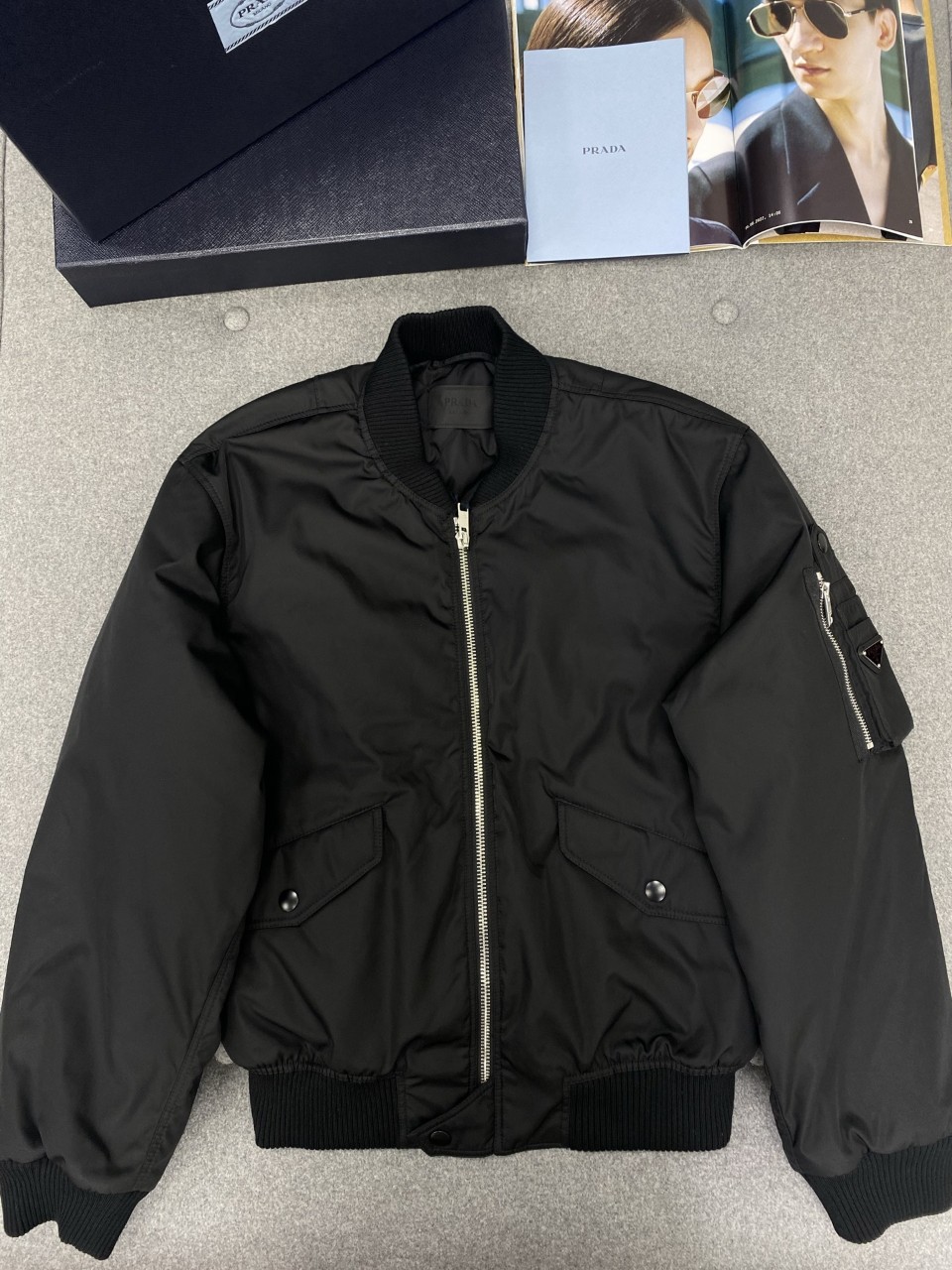 프라다 PRADA 트라이앵글 로고 봄버 자켓 S M L