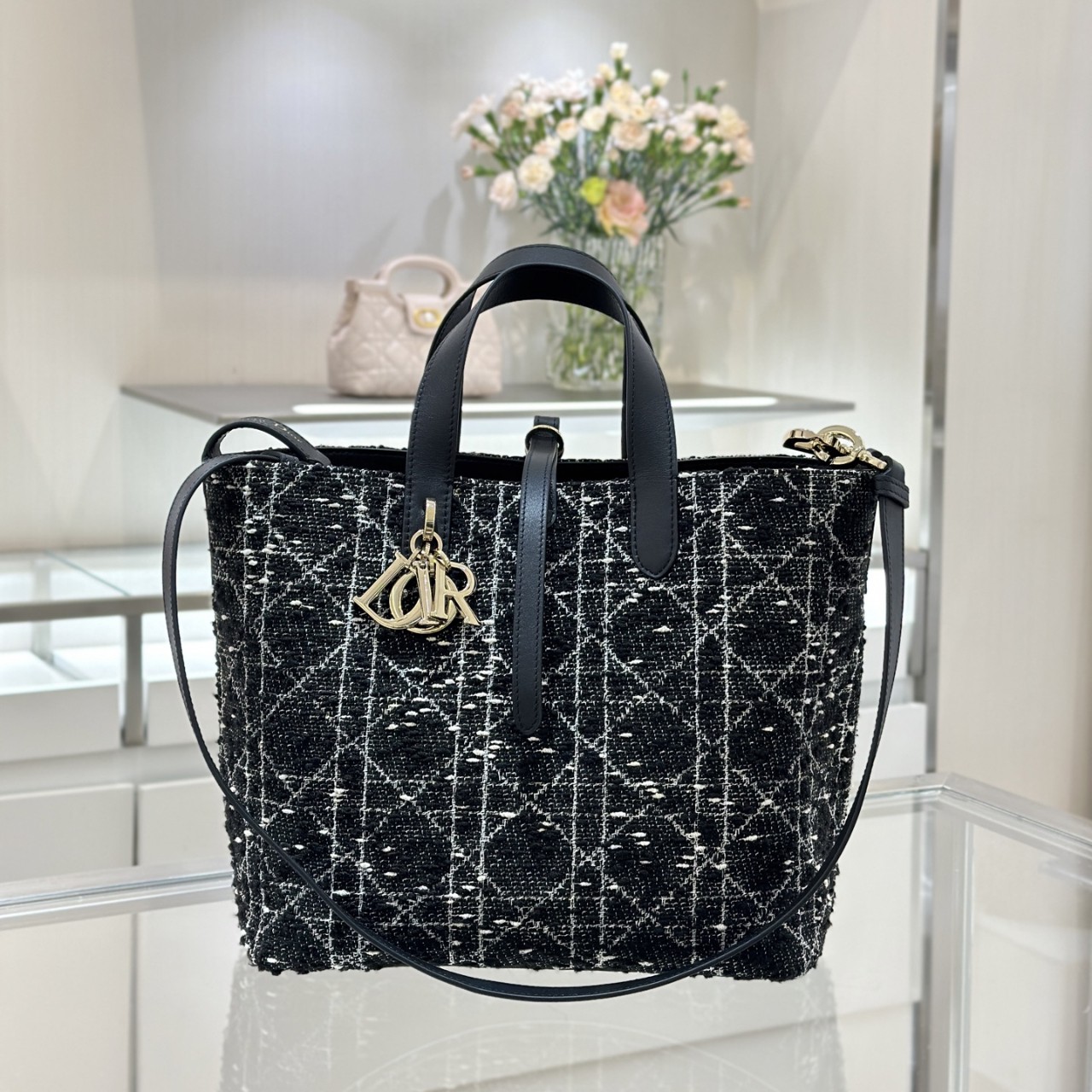 디올 뚜주흐 Dior Toujours 미디엄 백블랙 트위드 소재 화이트 까나쥬 모티브 자수 #여왕샵