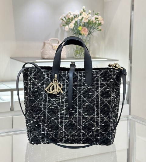 디올 뚜주흐 Dior Toujours 미디엄 백블랙 트위드 소재 화이트 까나쥬 모티브 자수 #여왕샵