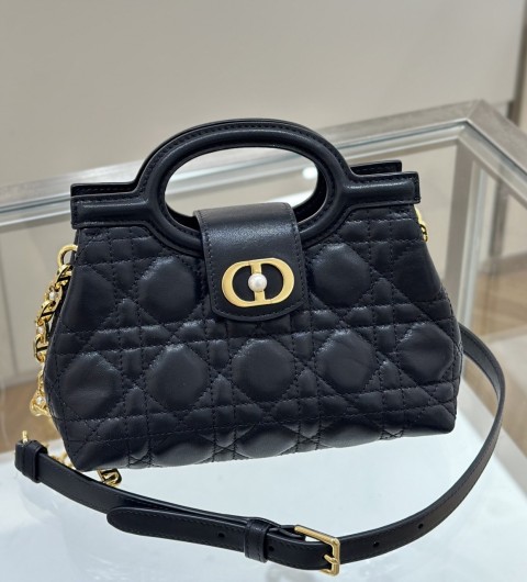 디올 졸리 탑 핸들 미니 백 까나쥬 램스킨 블랙 토트백 Dior Jolie Top Handle Mini Bag Cannage Lambskin Black S3123UNJB-M900 18.5*13*8.5cm #여왕샵