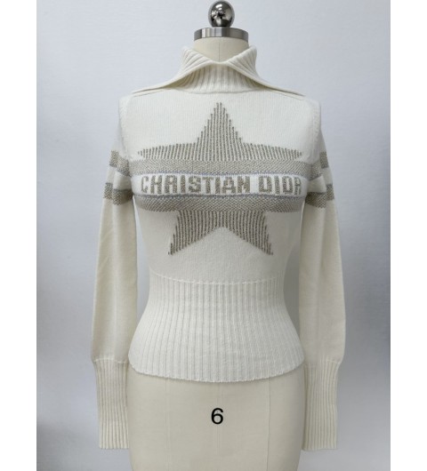 디올 DiorAlps 모크넥 스웨터 에크루 버진 울 캐시미어 블렌드 니트 & 골드 톤 Dior Star 모티브 544S77G1340_X1998 36 38 40 #타지아