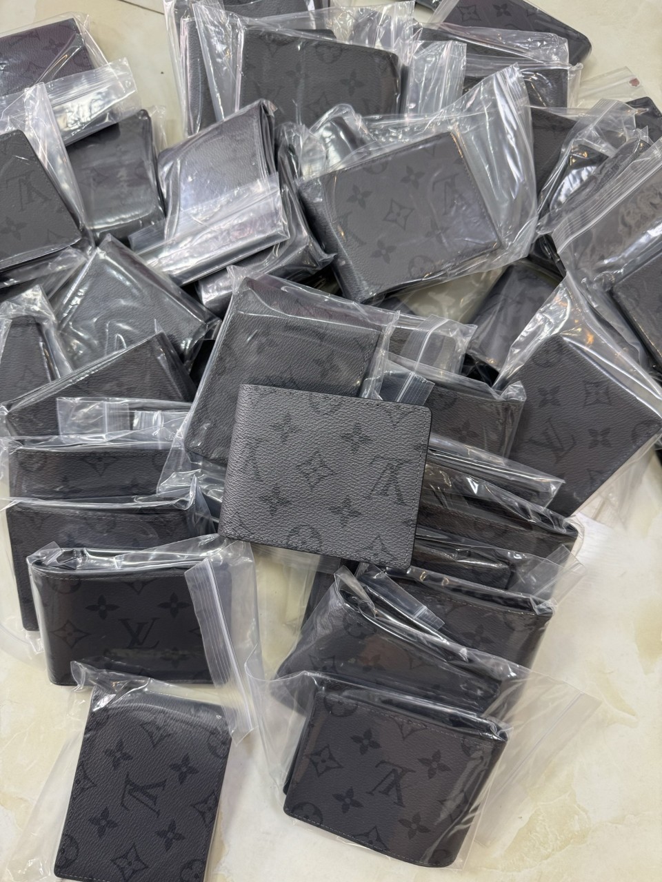 루이비통 슬렌더 월릿 모노그램 이클립스 리버스 반지갑 M80906 #vvip공장