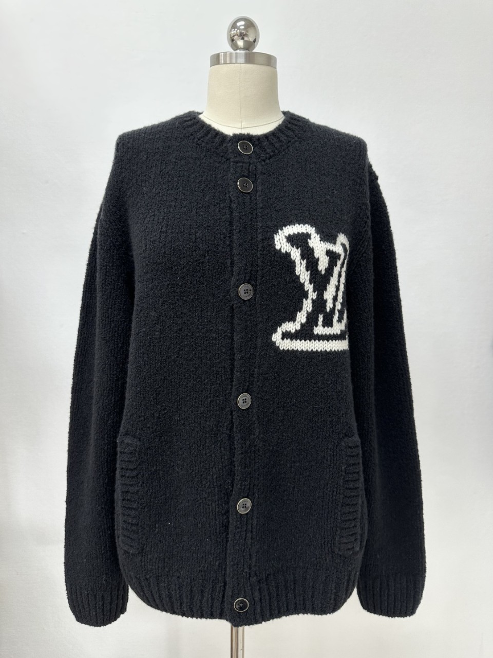 루이비통 1AJBXR 청키 인따르시아 시그니처 가디건 S M L #타지아