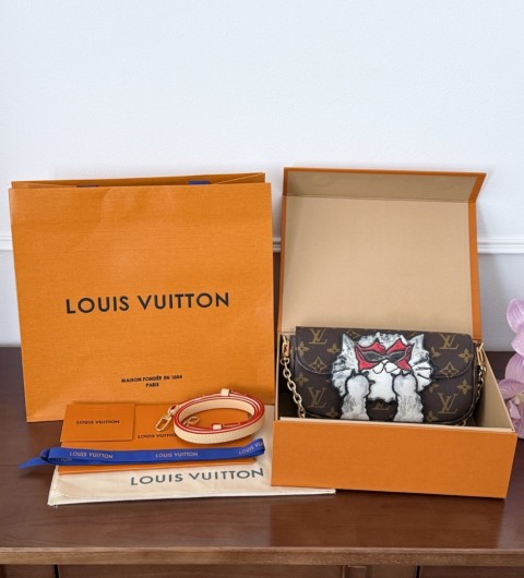 루이비통 LOUIS VUITTON 월릿 온 체인 아이비 M15148 12*4.3*23.5cm