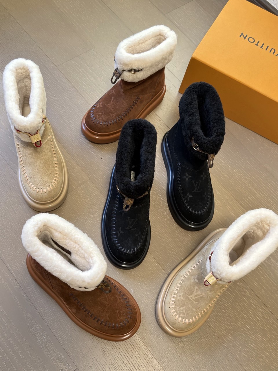 루이비통 코티나 모노그램 스웨이드 시어링 여성 앵클 부츠 블랙 1AIUEH 35~40