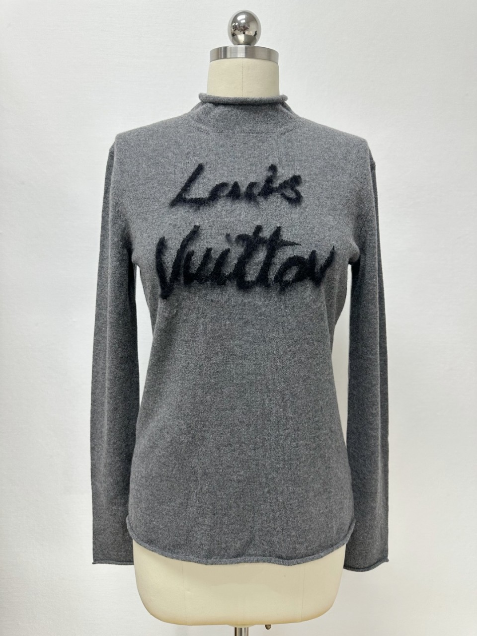 루이비통 25FW 시그니처 브러시드 니트 스웨터 1AHZCU (다크그레이) S M L #타지아