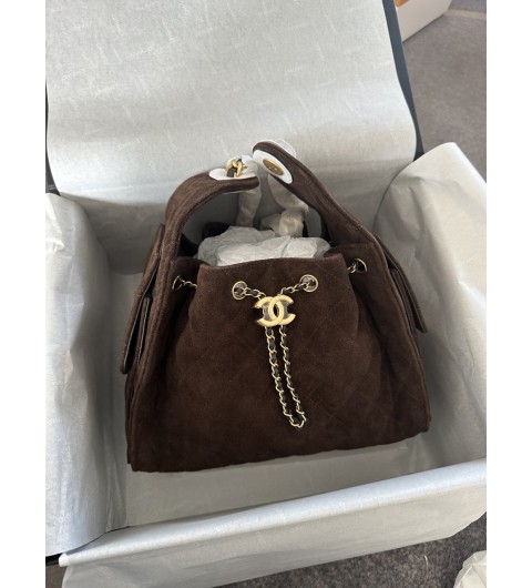 샤넬 2025/26가을-겨울 CHANEL 25 스몰 백 스웨이드 카프스킨, 골드 메탈 다크 브라운 AS5293 #vvip공장